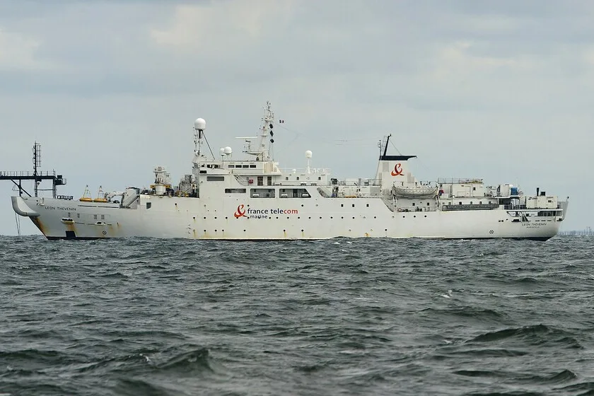 llamar al único barco que lleva más de una década reparándolos